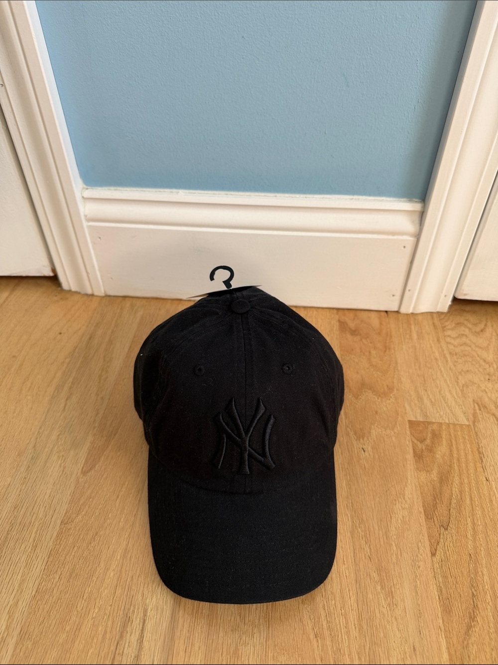 MLB *NWT* New York Yankees Raised Logo Cap